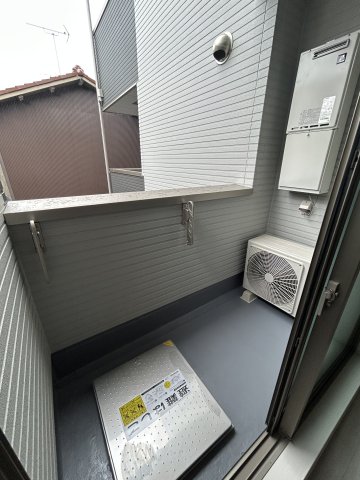 バルコニー　陽当たり良好なバルコニーです