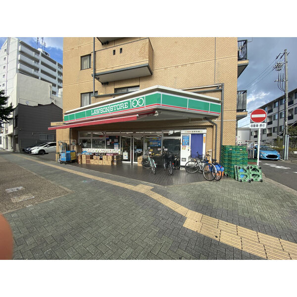 コンビニ　ローソンストア100古出来店（コンビニ）まで178m