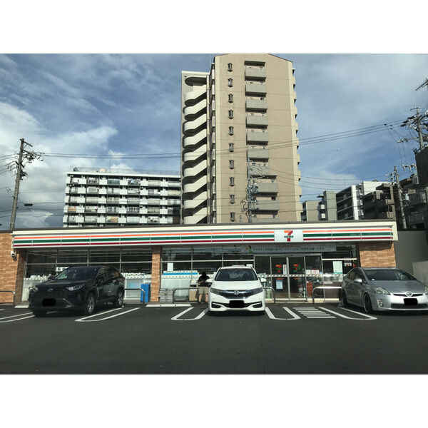 コンビニ　セブンイレブン名古屋萱場2丁目店（コンビニ）まで473m