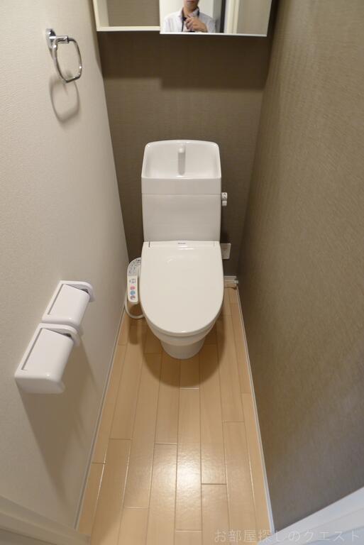 トイレ　(写真は同タイプ反転）