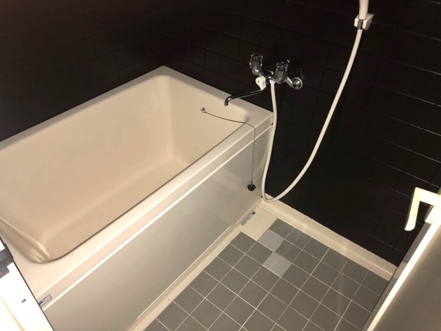 バス・シャワールーム　別部屋の写真となります