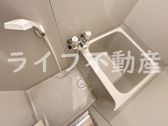 バス・シャワールーム　落ち着いた空間のお風呂です