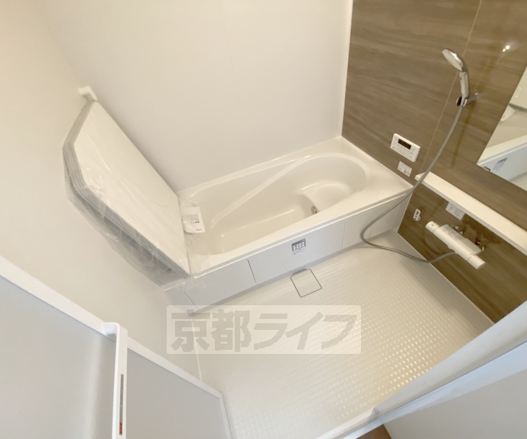 バス・シャワールーム　広々とした浴室です。