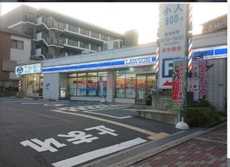 コンビニ　ローソン吹田千里山東四丁目店（コンビニ）まで104m