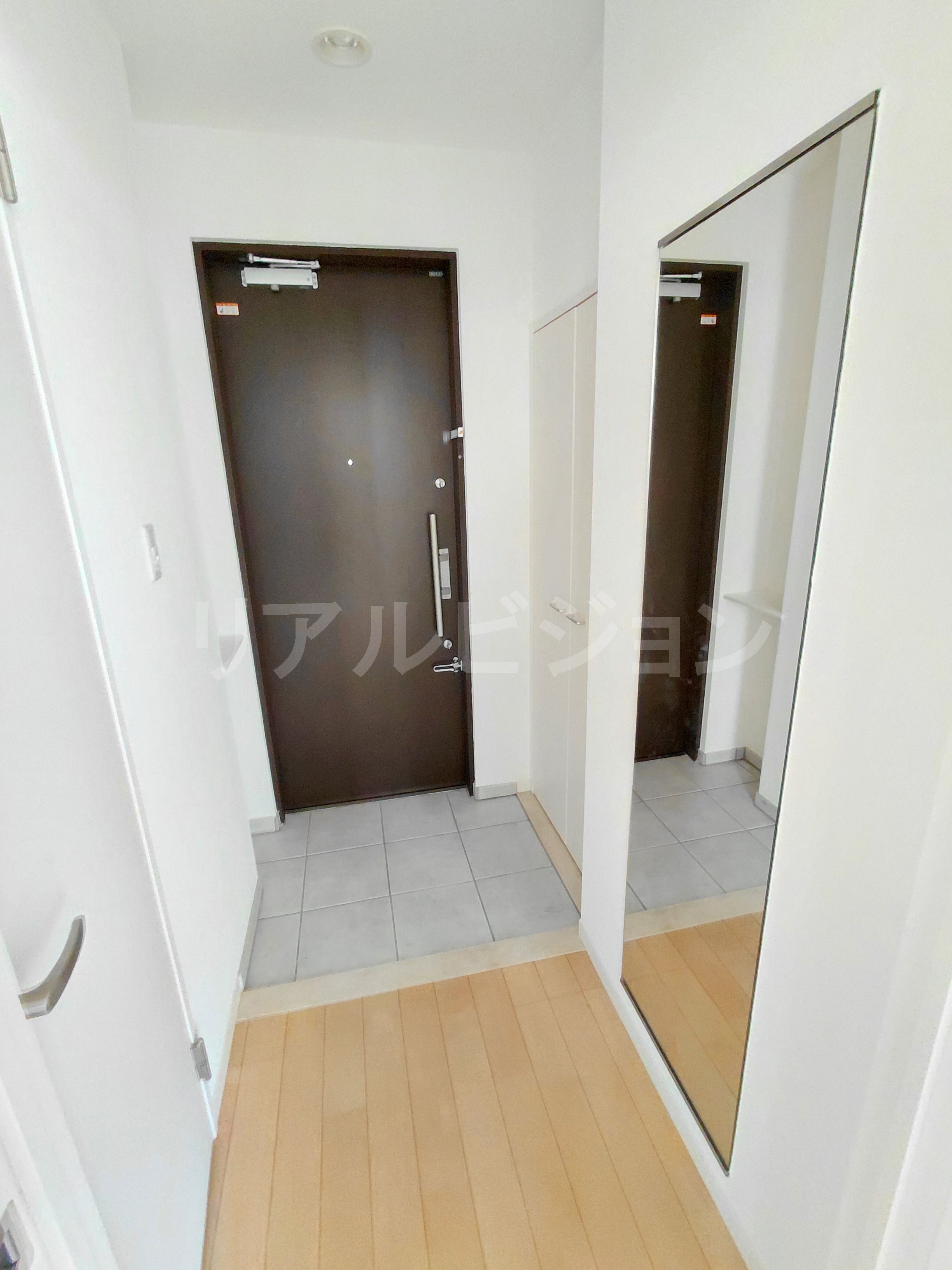 玄関　※他部屋、参考写真※