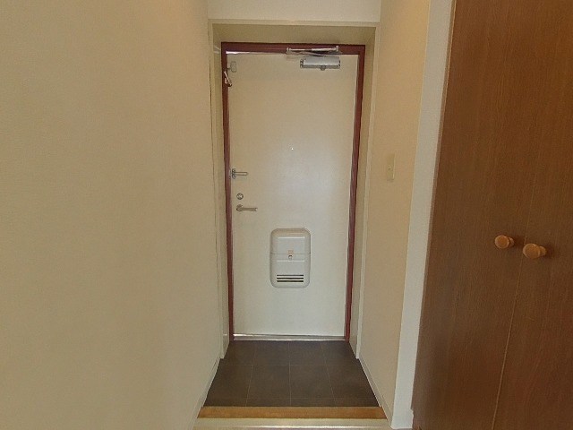 玄関　※別部屋参考写真