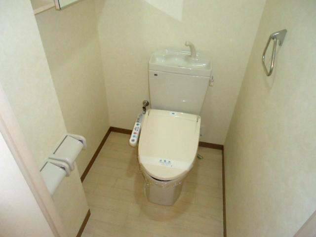 トイレ　温水洗浄便座