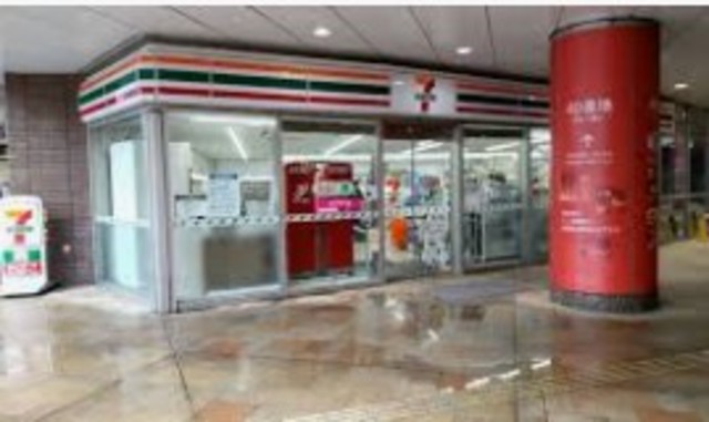 コンビニ　セブンイレブンミューザ川崎フロアツー店（コンビニ）まで884m
