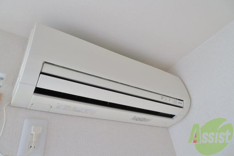 その他設備　夏も冬も大活躍のエアコンも備え付けですね
