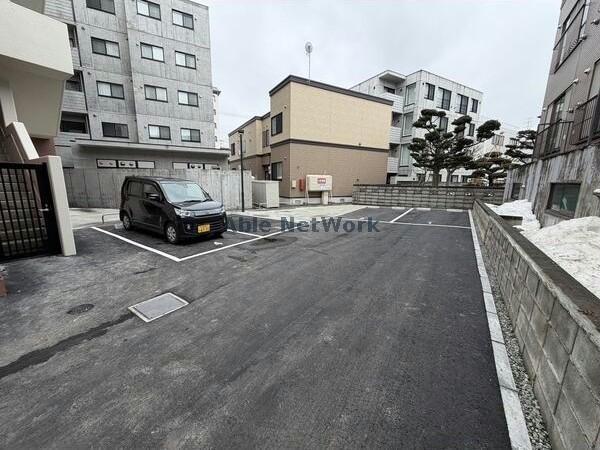 駐車場　駐車場