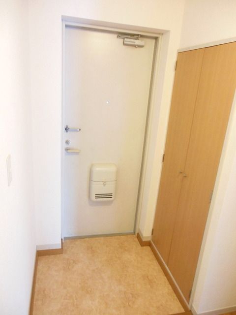 玄関　★玄関・下駄箱付です★
