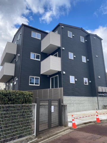 建物外観　バス停まで徒歩1東北福祉大前駅まで10分の便利な立地です！近