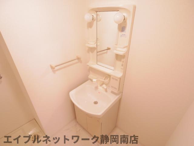 洗面設備　忙しい朝には欠かせない洗面所です