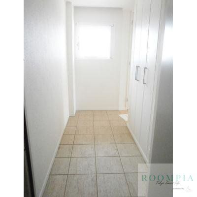 玄関　同タイプの別部屋の写真です