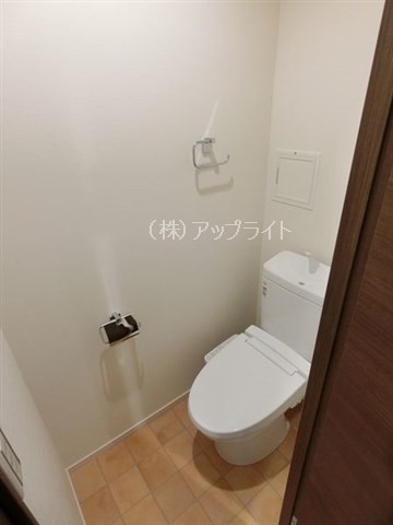 トイレ　温水洗浄便座付き