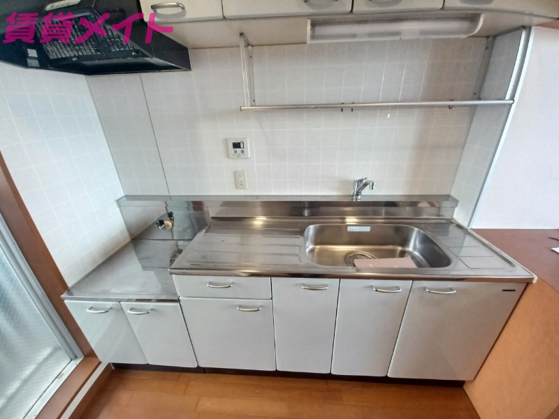 キッチン　同物件別部屋写真