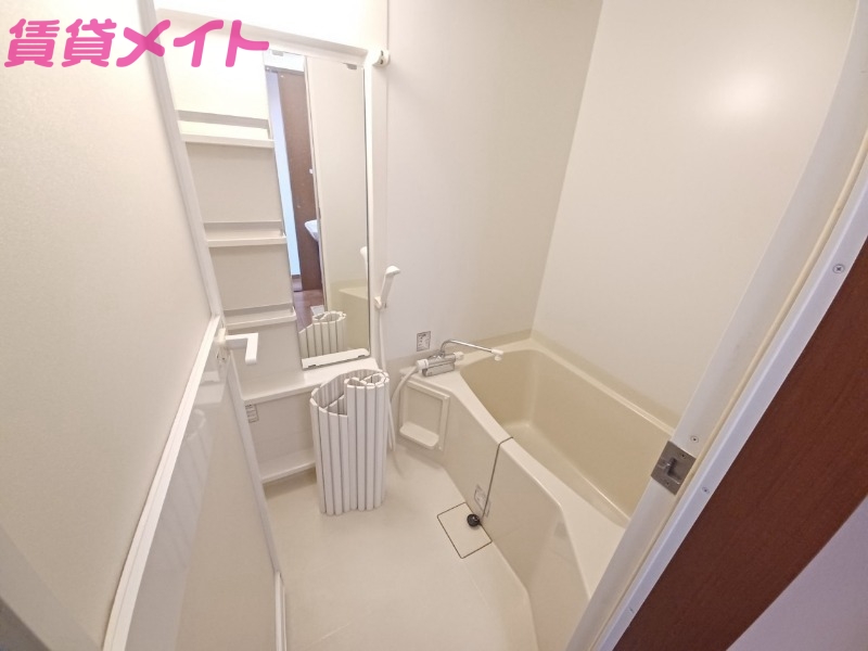 バス・シャワールーム　同物件別部屋写真