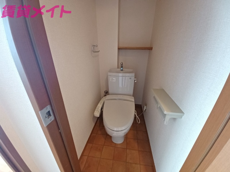 トイレ　同物件別部屋写真