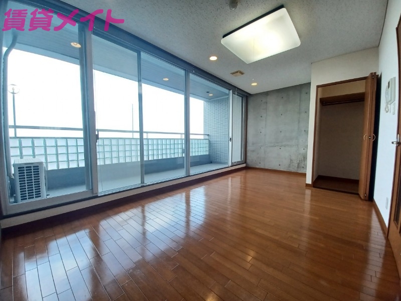 居室・リビング　同物件別部屋写真
