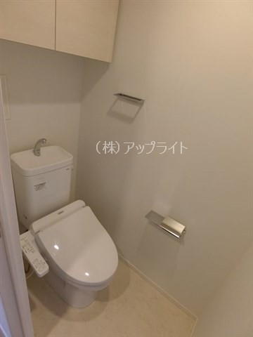 トイレ　温水洗浄便座付き