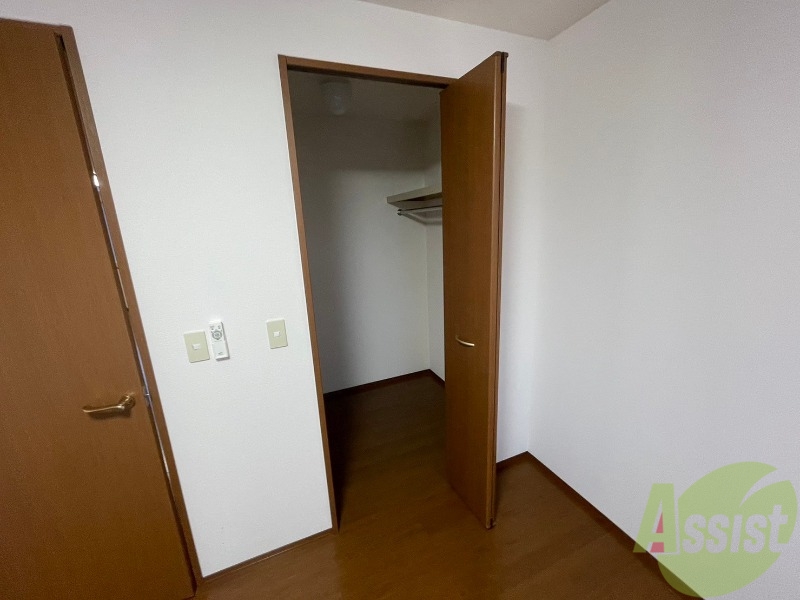 収納　寝室の収納です。部屋がすっきり片付きます。