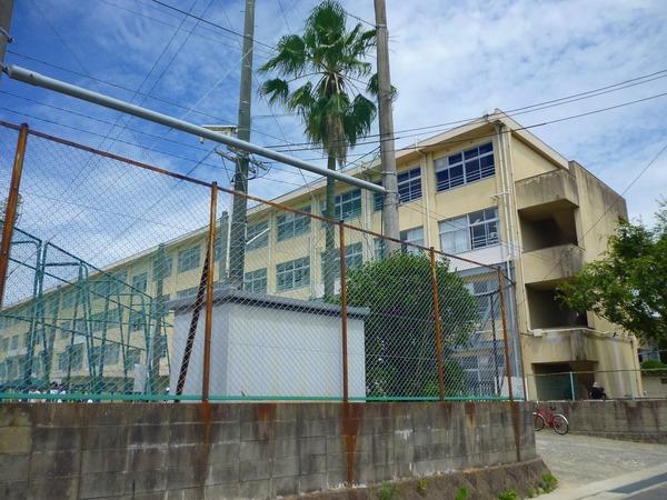 中学校　香椎第二中学校（中学校）まで857m