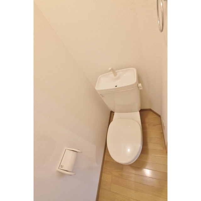 トイレ　温水洗浄便座付きます
