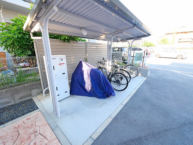 その他共有部分　駐輪場。宅配BOXあり
