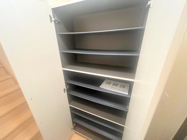 収納　大きいシューズボックスは靴がいっぱい入れれますね。