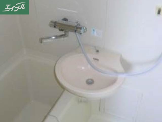 洗面設備　同物件の別のお部屋の画像です。実際とは異なります。