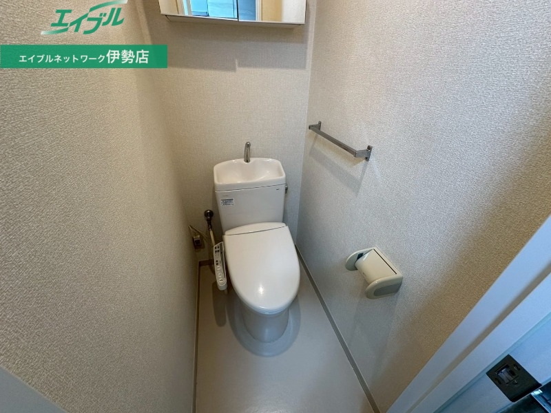 トイレ　同型参考写真