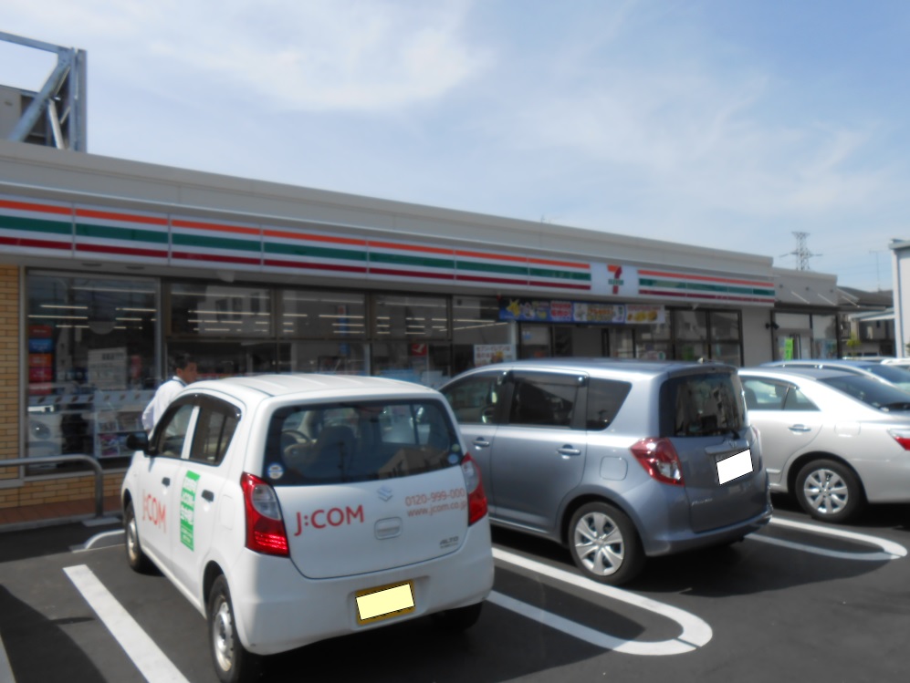 コンビニ　セブンイレブン（コンビニ）まで320m