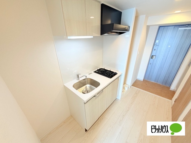 キッチン　同タイプの別部屋の写真となります