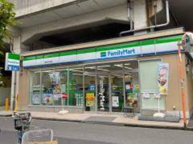 コンビニ　ファミリーマート中村橋駅西店（コンビニ）まで735m