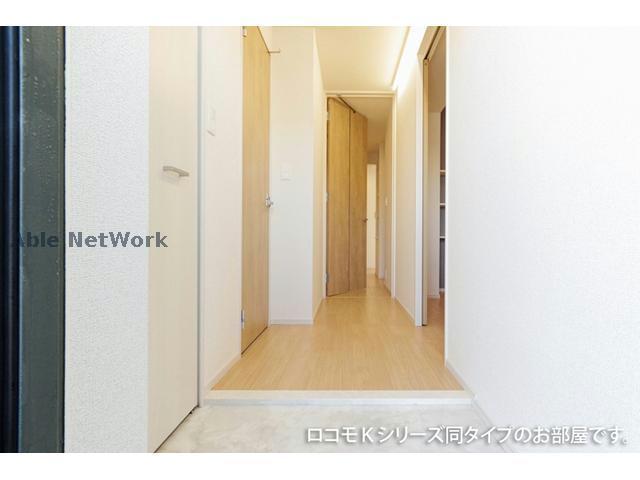 玄関　※同型タイプ参考写真