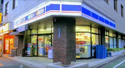 コンビニ　ローソン 新宿一丁目店（コンビニ）まで202m