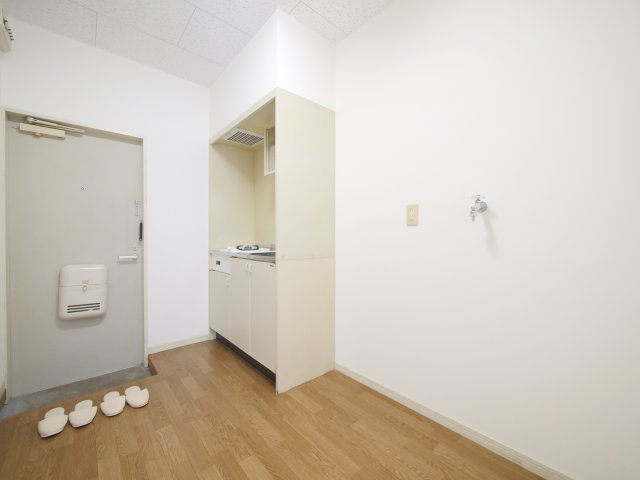 玄関　※写真は別の部屋のものです。