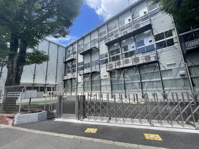 小学校　江戸川区立上小岩小学校（小学校）まで429m