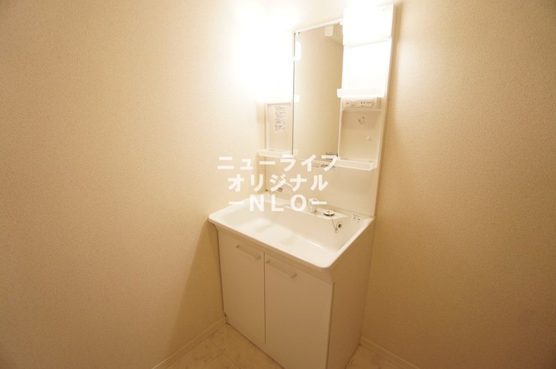洗面設備　シャワー付洗面台で忙しい朝でもラクに支度ができます☆
