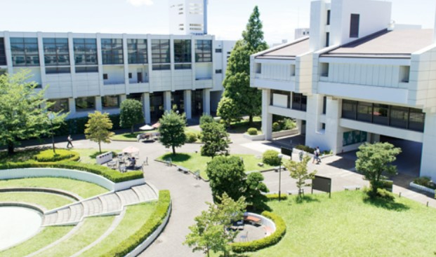 大学・短大　横浜商科大学 つるみキャンパス（大学・短大）まで397m