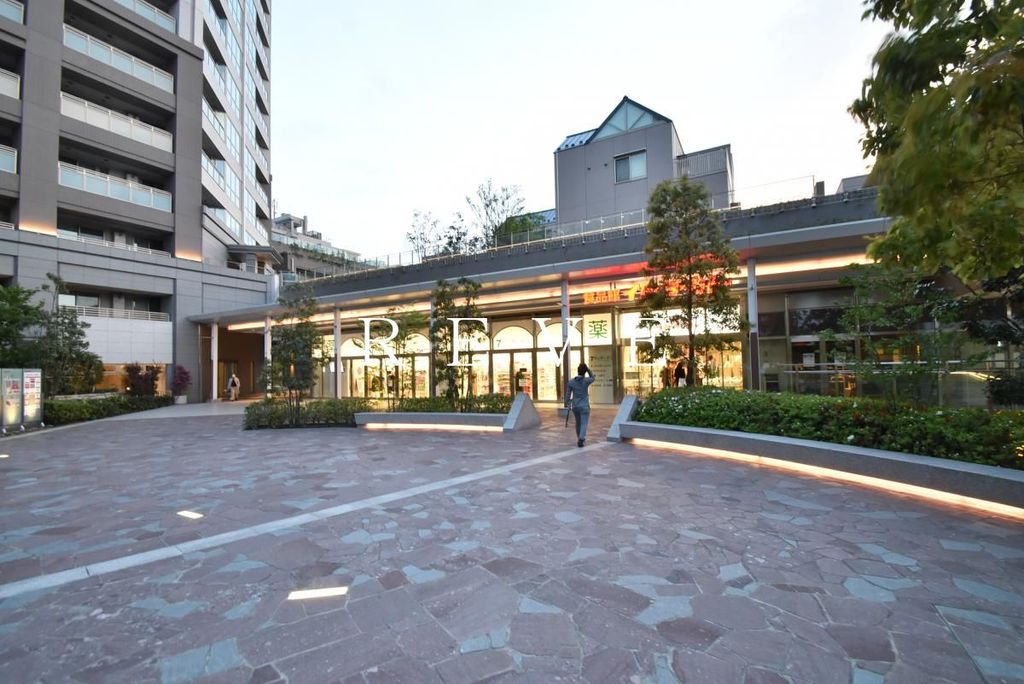 スーパー　ヨークフーズ新宿富久店（スーパー）まで860m