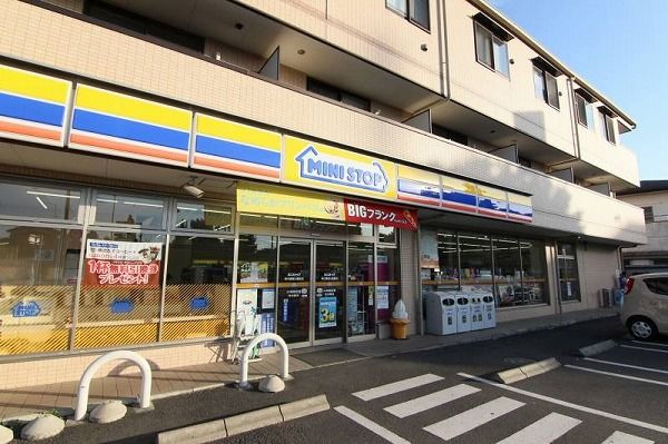 コンビニ　ミニストップ神代植物公園前店（コンビニ）まで683m