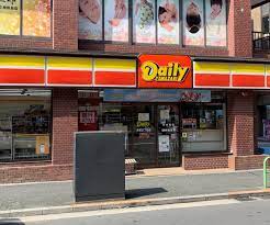 コンビニ　デイリーヤマザキ 赤坂2丁目店（コンビニ）まで244m