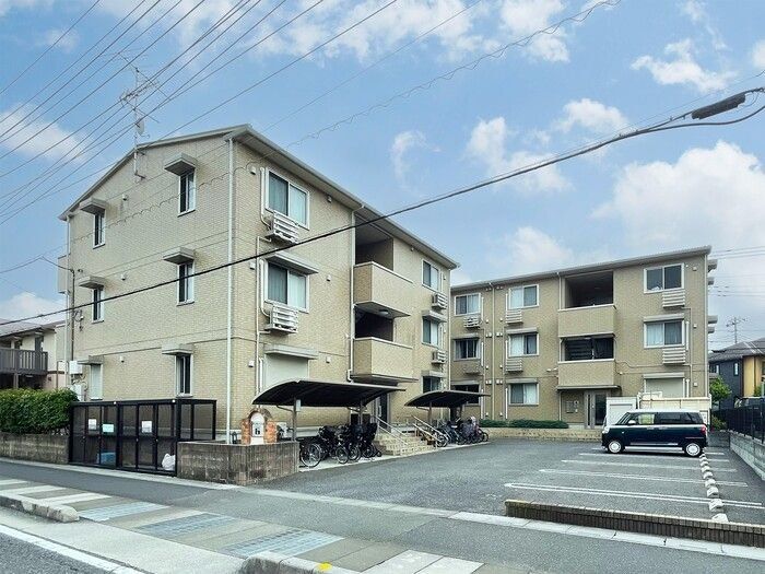建物外観　駐車場
