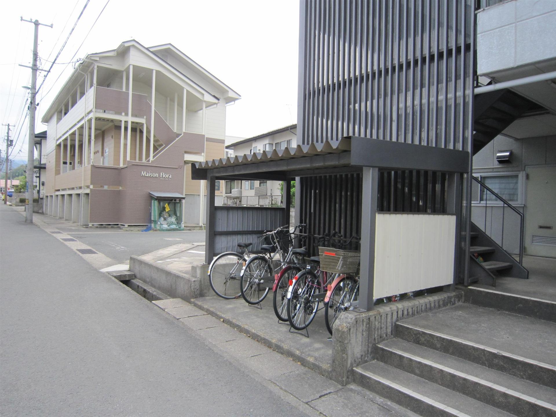 庭　駐輪場