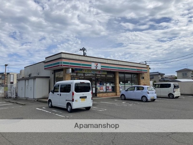 コンビニ　セブンイレブン新潟曽川店（コンビニ）まで594m