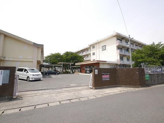 中学校　湯川中学校（中学校）まで1300m