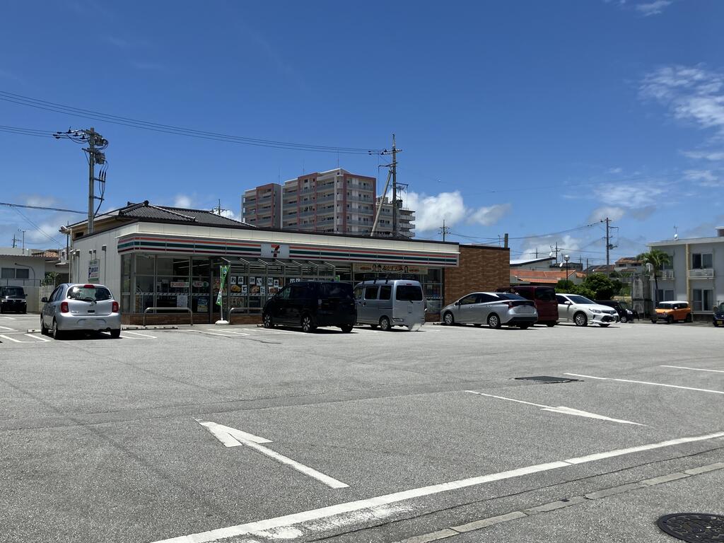 コンビニ　セブンイレブン名護宇茂佐の森2丁目店（コンビニ）まで550m