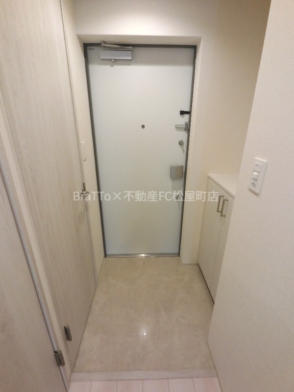 ArtizA瓦屋町1の玄関写真