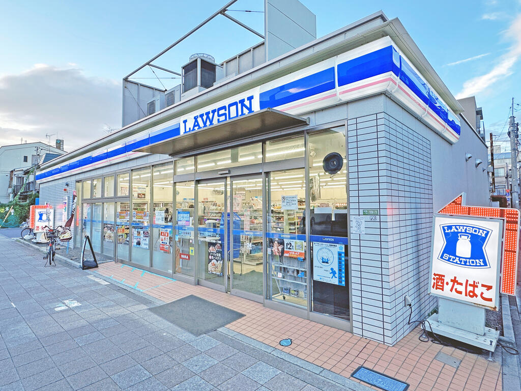 コンビニ　ローソン世田谷三軒茶屋一丁目店（コンビニ）まで385m